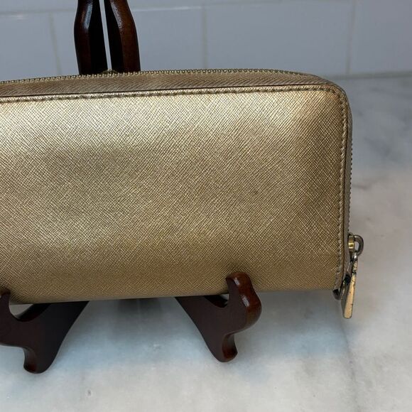 Michael Kors Saffiano Leather Full Zip Jet Set Continental Wallet - Picture 6 of 16